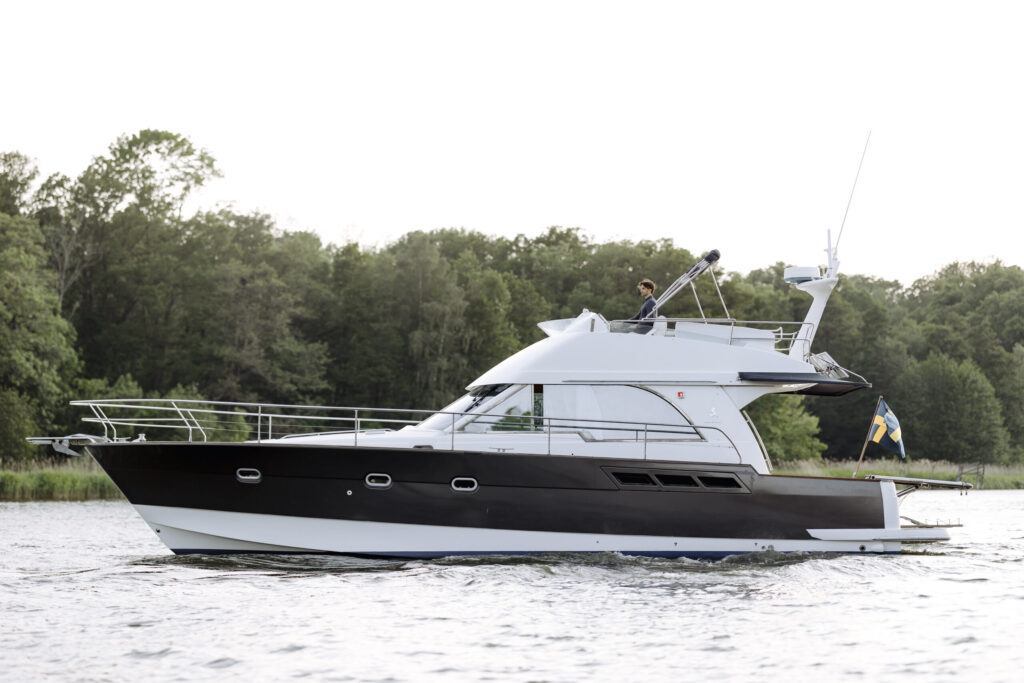 Beneteau Antares 1380 for sale by Boats Int.