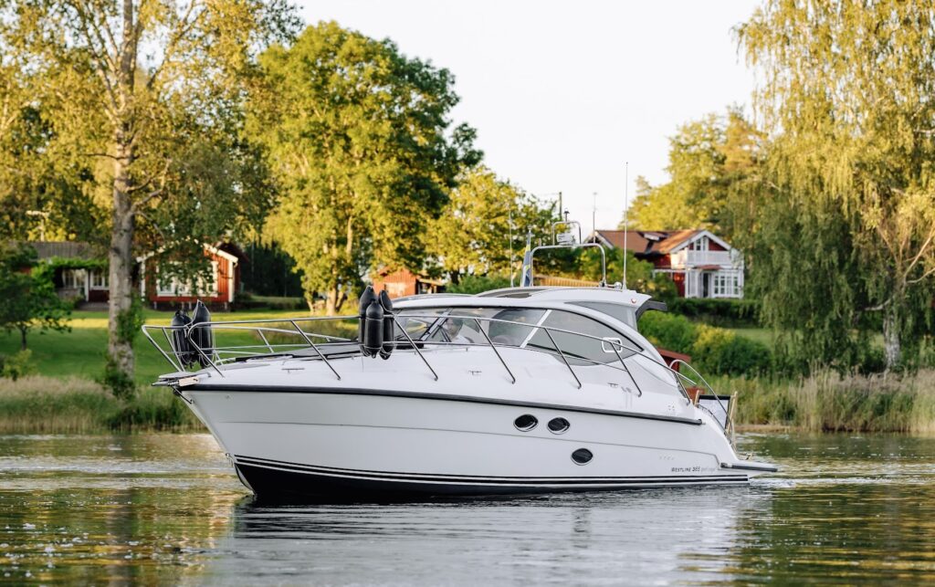 Westline 365 Sport Coupe for sale by Boats Int.